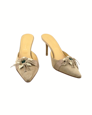 Casadei Wildleder Mules mit Blumen Accessoire (41)