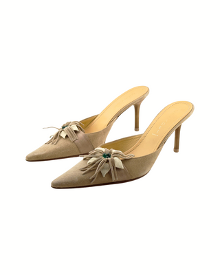 Casadei Wildleder Mules mit Blumen Accessoire (41)