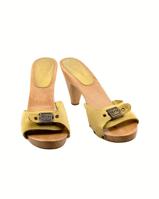 Chanel Clogs mit CC Logo Schnalle (41)