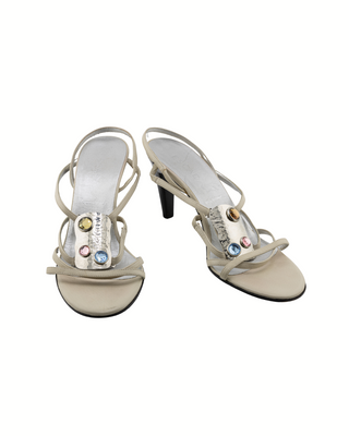Escada Sandalen mit Metaldetails und Rhinestones in Beige