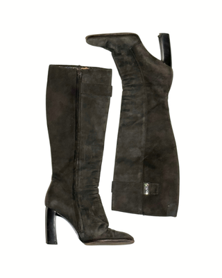 Gucci Wildleder-Stiefel in Anthrazit mit Blockabsatz und Gucci-Logo-Detail
