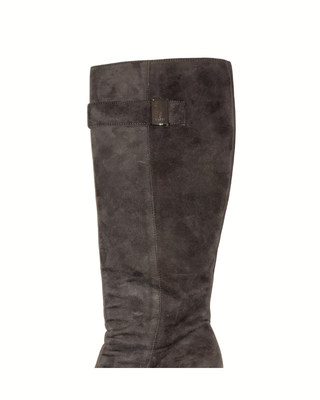 Gucci Wildleder-Stiefel in Anthrazit mit Blockabsatz und Gucci-Logo-Detail