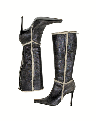 Casadei Shearling-Stiefel in Schwarz-Metallic mit Stiletto-Absatz und sichtbaren Nähten