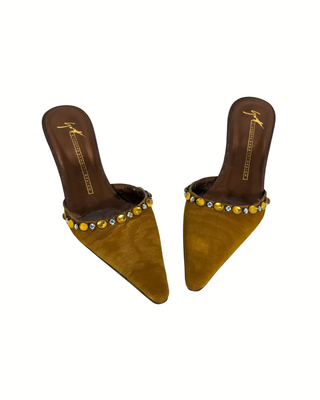 Giuseppe Zanotti Mules in Gold aus Samt mit Schmuckstein-Verzierung und 5 cm Kitten Heel